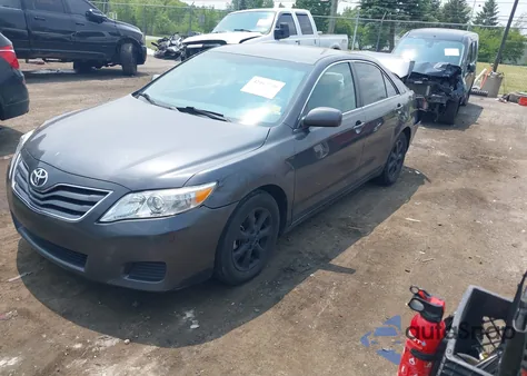 2011 Toyota Camry Le z USA, uszkodzony, nr VIN 4T1BF3EK4BU128171